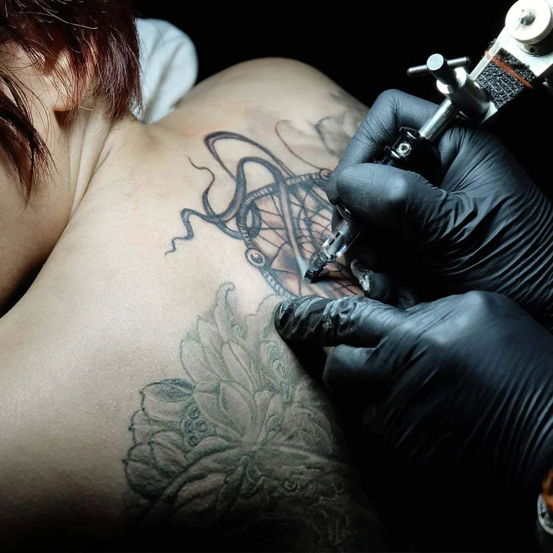 Vrouw met tattoos