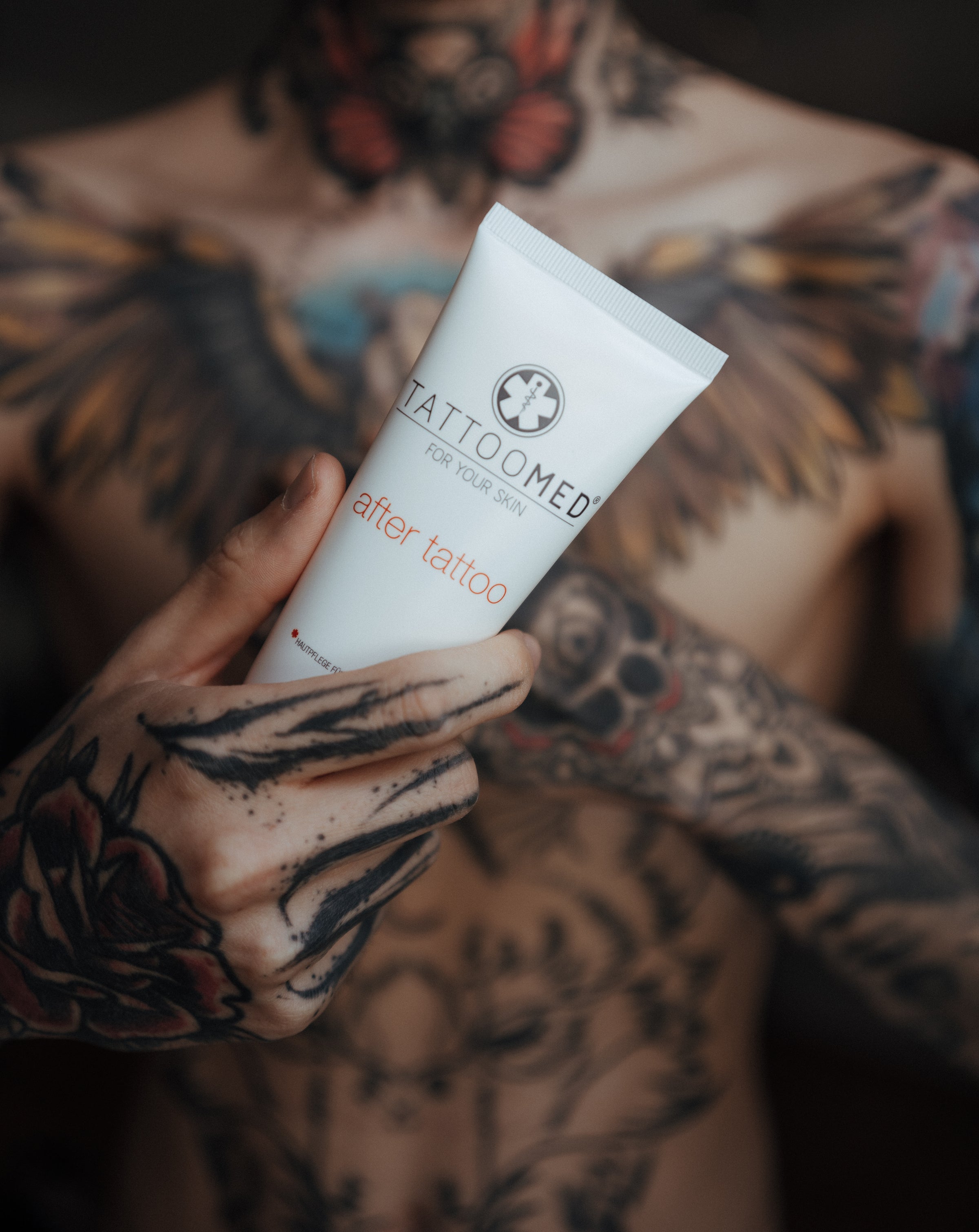 Hand met TattooMed after tattoo 100ml